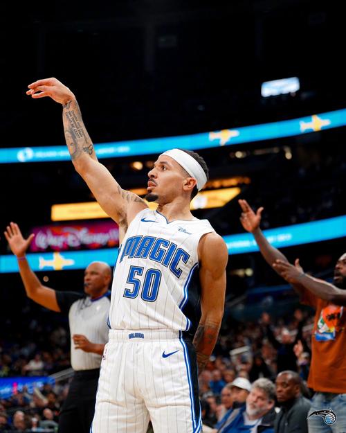 科尔-安东尼谈字母哥：我认为他就是世界最强 他简直是一头野兽