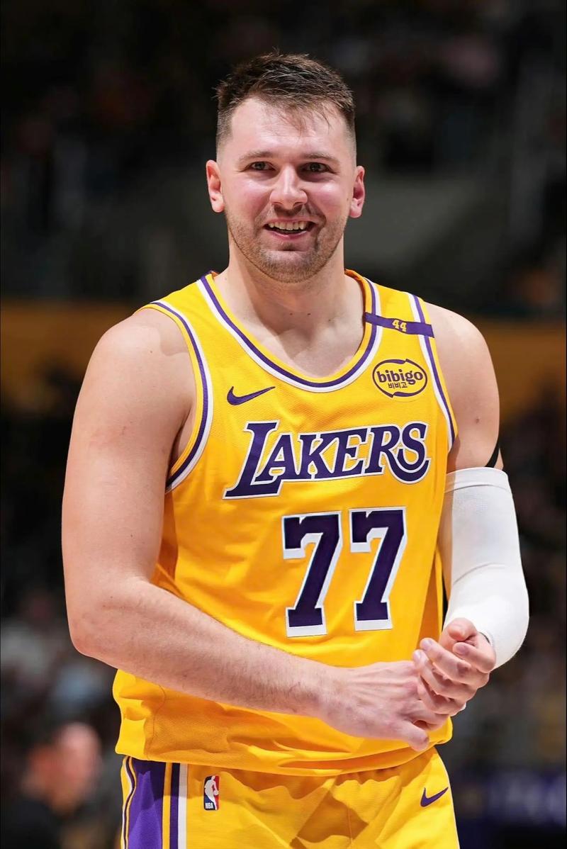 爆砍49分11板8助!Skip:上赛季季后赛这个东契奇在哪儿呢?