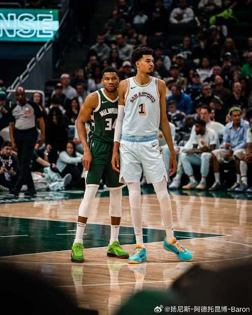 两个怪兽!文班33+13+6帽!字母哥36+16+7!分获首周东西部周最佳