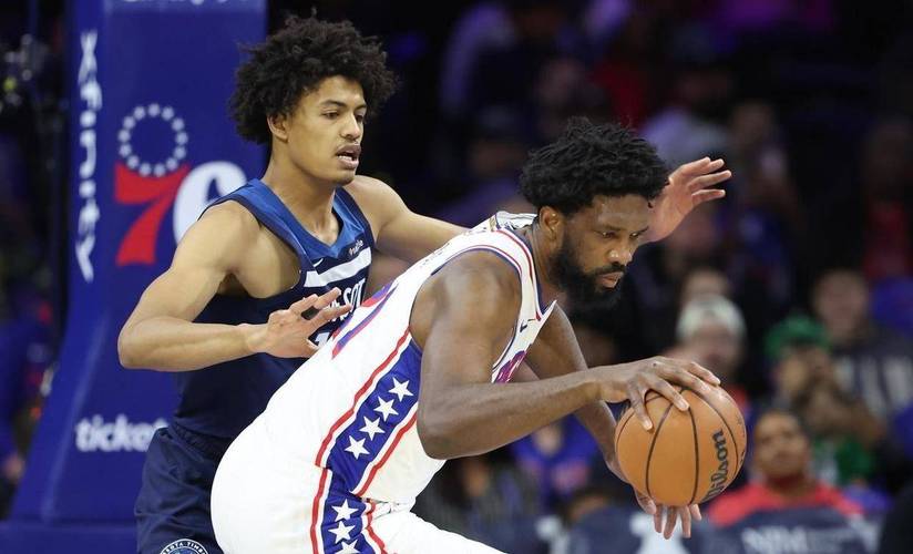 300斤的啦啦队！😂恩比德绕着篮架庆祝格莱姆斯追平奇才