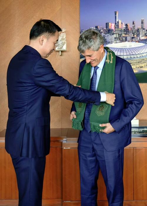 媒体人:北京国安在谈一个东欧外教,人在北京,还是以前的渠道