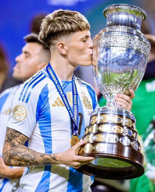 近1年未获阿根廷征召！阿根廷名宿：加纳乔必须改变自满的态度