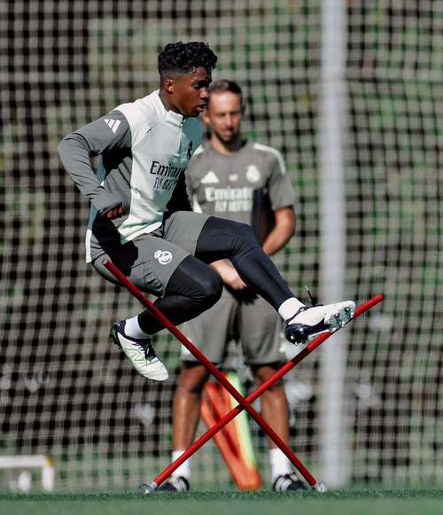 西媒：恩德里克考虑冬窗离队，里昂正在全力争取租借并已开启谈判