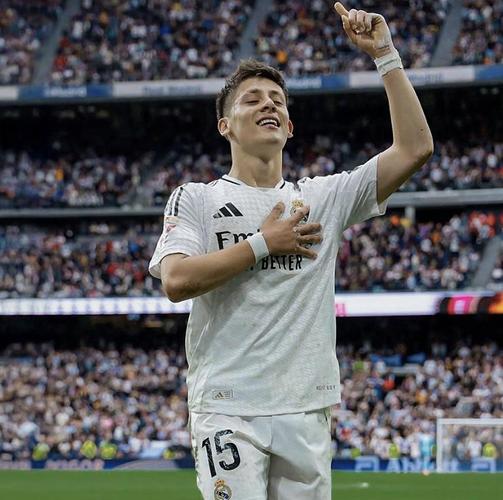 TA：居莱尔更多扮演中场组织者角色，他与姆巴佩配合默契