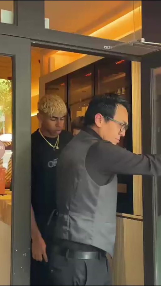 体验唱K的感觉！亚马尔社媒晒和年幼弟弟互动视频