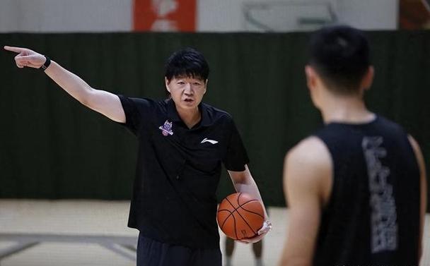 鲁媒：山东男篮教练组看完几十份外援资料后 决定与珀塞尔签约