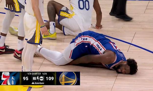 憋坏了!逆转后恩比德&替补席喷垃圾话+疑似不雅动作反击奇才球迷