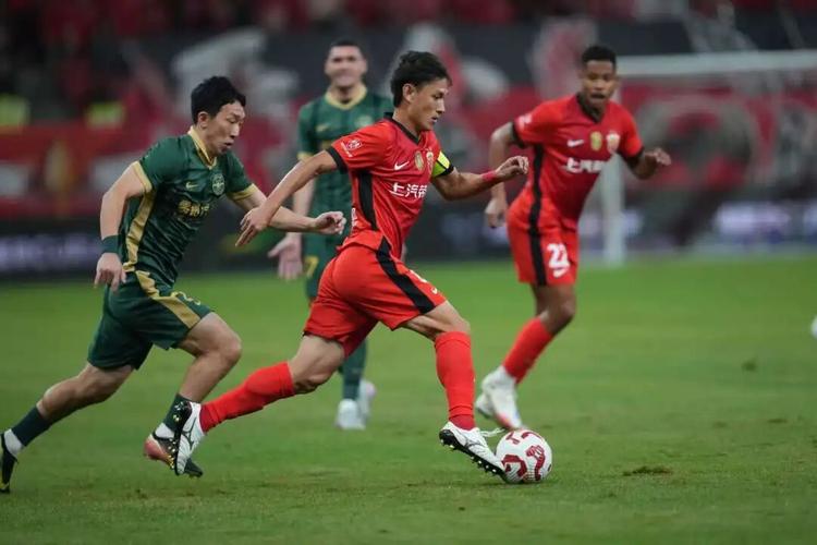 中超联赛第29轮,上海海港3比0浙江俱乐部绿城