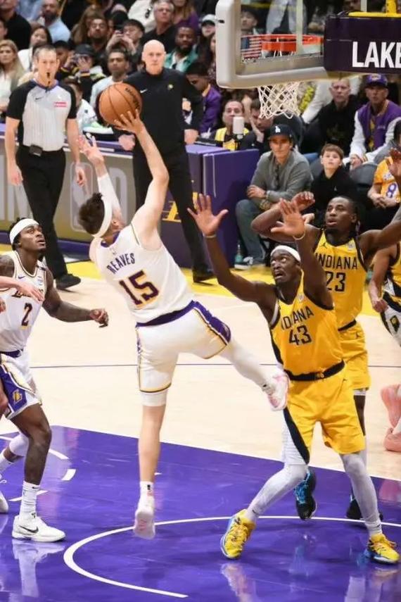 官方晒里夫斯数据！历史第6位前五场场均至少30分10助的球员！