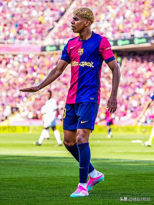 记者：亚马尔尽管耻骨伤病仍未恢复，但继续进行训练