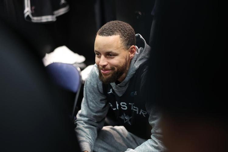 马盖蒂：库里曾因脚踝伤势怀疑过自己 我告诉他要继续战斗