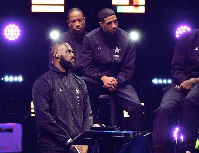 还有这层联系？字母哥入场秀cos小黄人 约基奇曾扮神偷奶爸格鲁