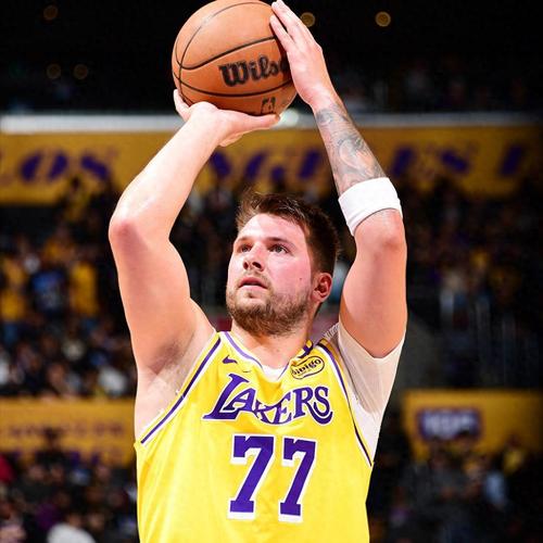 里夫斯:东契奇的投篮方式很奇怪 你很难在不犯规的情况下干扰他