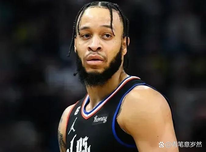 莱昂纳德：我们第四节领先10分被追平 保持优势是需要改进的环节