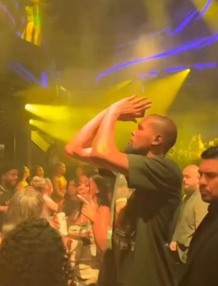 杜兰特：不会去夜店和脱衣舞俱乐部找乐子 也不喜欢过度社交