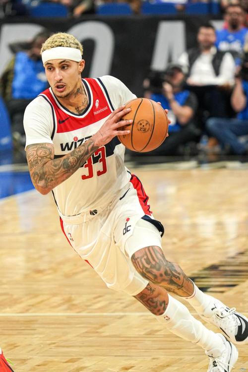 尽力了!库兹马13中9高效贡献22分 末节7中6独得16分