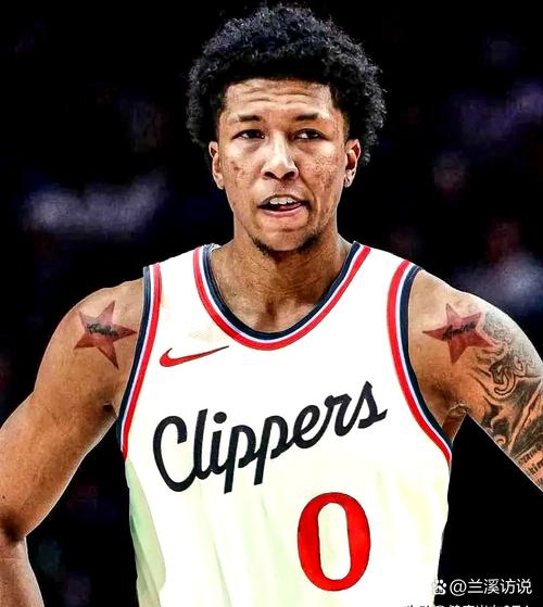 雄鹿官方:小凯文-波特恢复训练中右膝半月板受伤 将缺席约四周