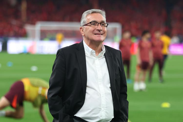 记者：忽然本土主帅就成为主要候选人，说明整个选帅程序都是作秀