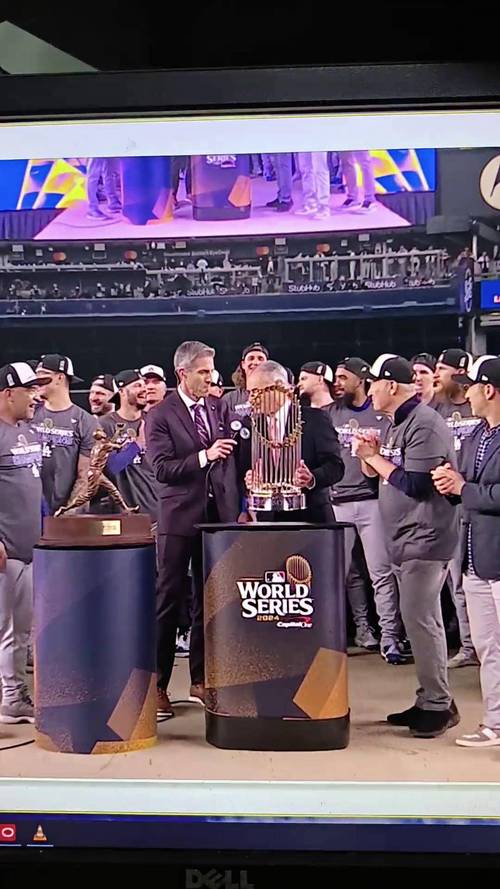 同城卫冕！MLB道奇客场抢七加时双杀逆转 湖人&老詹&东子纷纷祝贺