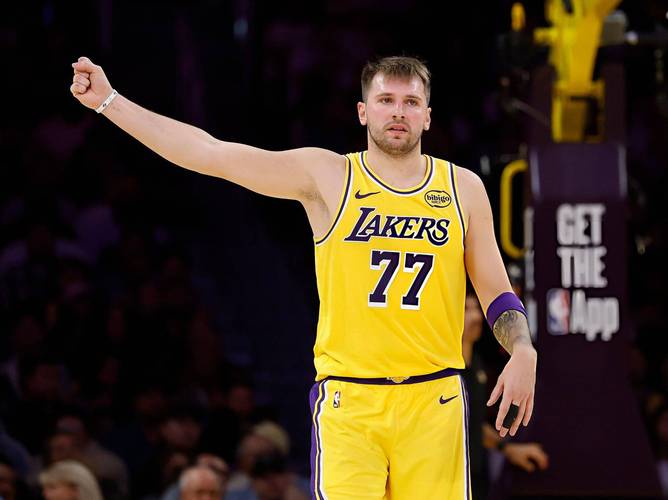 自从卢卡加盟湖人以来湖人与开拓者交手4次 东契奇全部缺席!