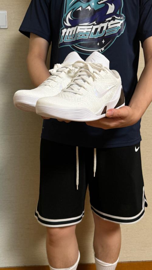 科比元年配色Kobe 9 绿松石复刻归来!从高帮版本改为低帮!