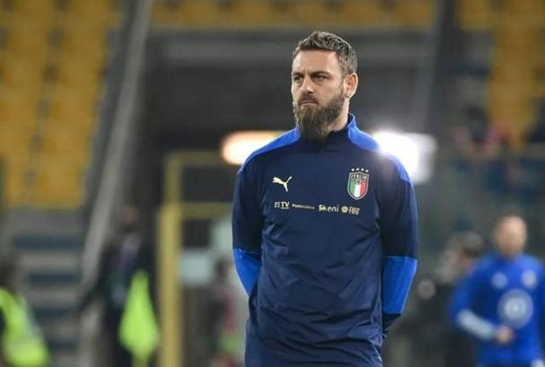 斯基拉：德罗西愿与热那亚签署短期执教合同，正等待俱乐部的决定