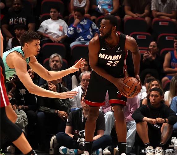 很稳健！维金斯生涯第700场比赛得分上双 总场次772场&场均18.5分