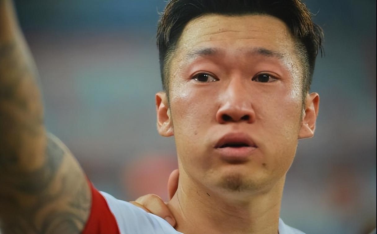 徐新替补出场，达成了个人代表海港队出战各项赛事的百场里程碑