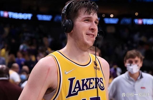 小里弗斯：我厌倦了所有话题都围绕湖人 但湖人打好了对篮球有利