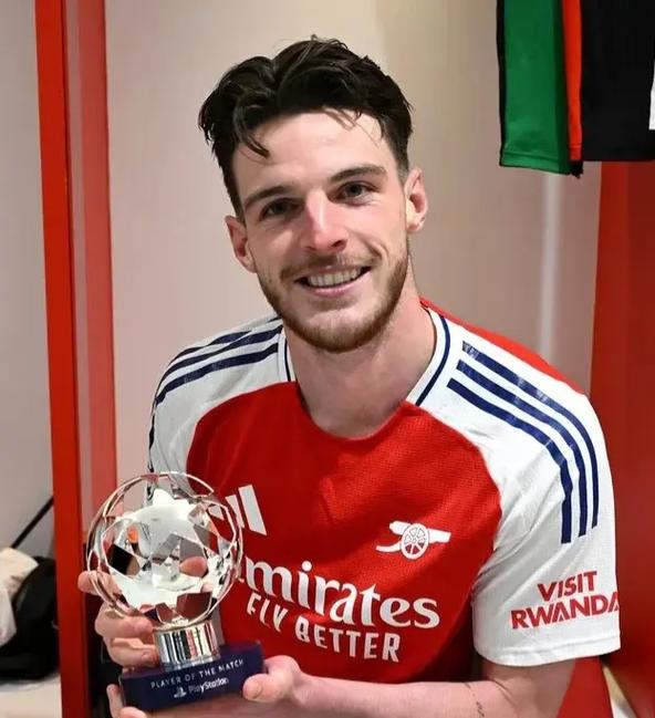 赖斯本场数据：1次助攻，5次关键传球，4次长传均成功，评分7.8分