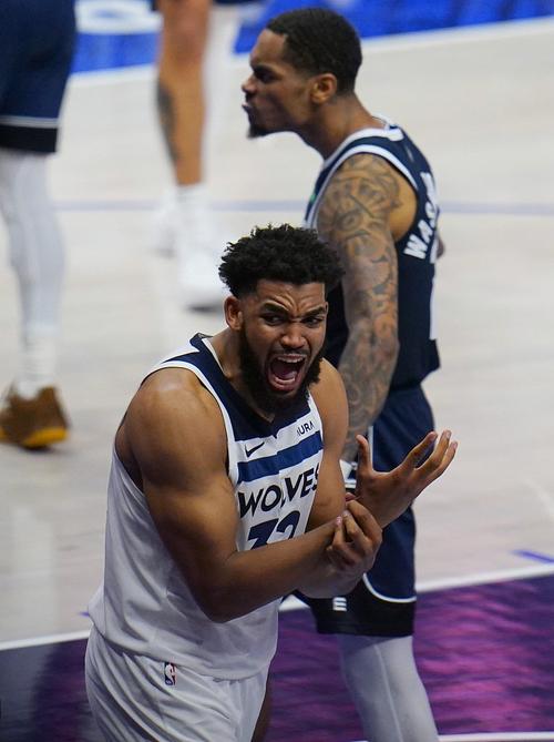 你追我赶!唐斯30+10篮板场次数已经超越东契奇