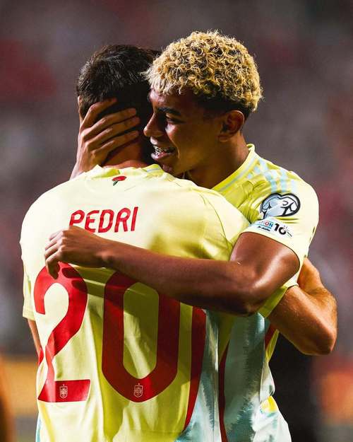 弗里克：亚马尔能上场 成为教练以来没遇到过比莱万更职业的球员