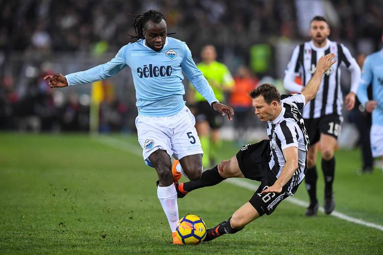 尤文仍1-1！斑马军团新帅斯帕莱蒂场下怒摔铅笔