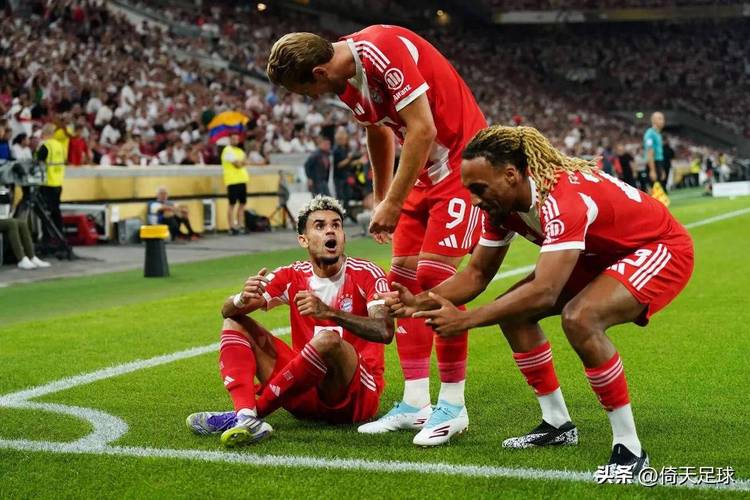 大腿！迪亚斯双响助拜仁客胜巴黎，各赛事已16场10球5助