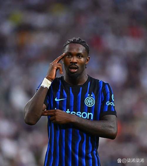 布鲁斯-布朗：多特是强硬防守代表裁判很少吹他 我正朝这方向去做