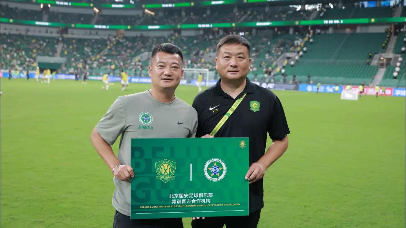 近日，北京国安足球俱乐部“足球一堂课”公益活动继续开展