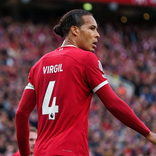 埃因霍温队长：我只轻轻推了范戴克一下，他这么高大应该能承受啊