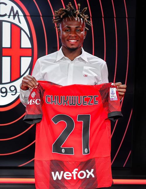 伊沃比：丘库埃泽在训练场绰号‘丘库魔法’，他场上场下充满活力